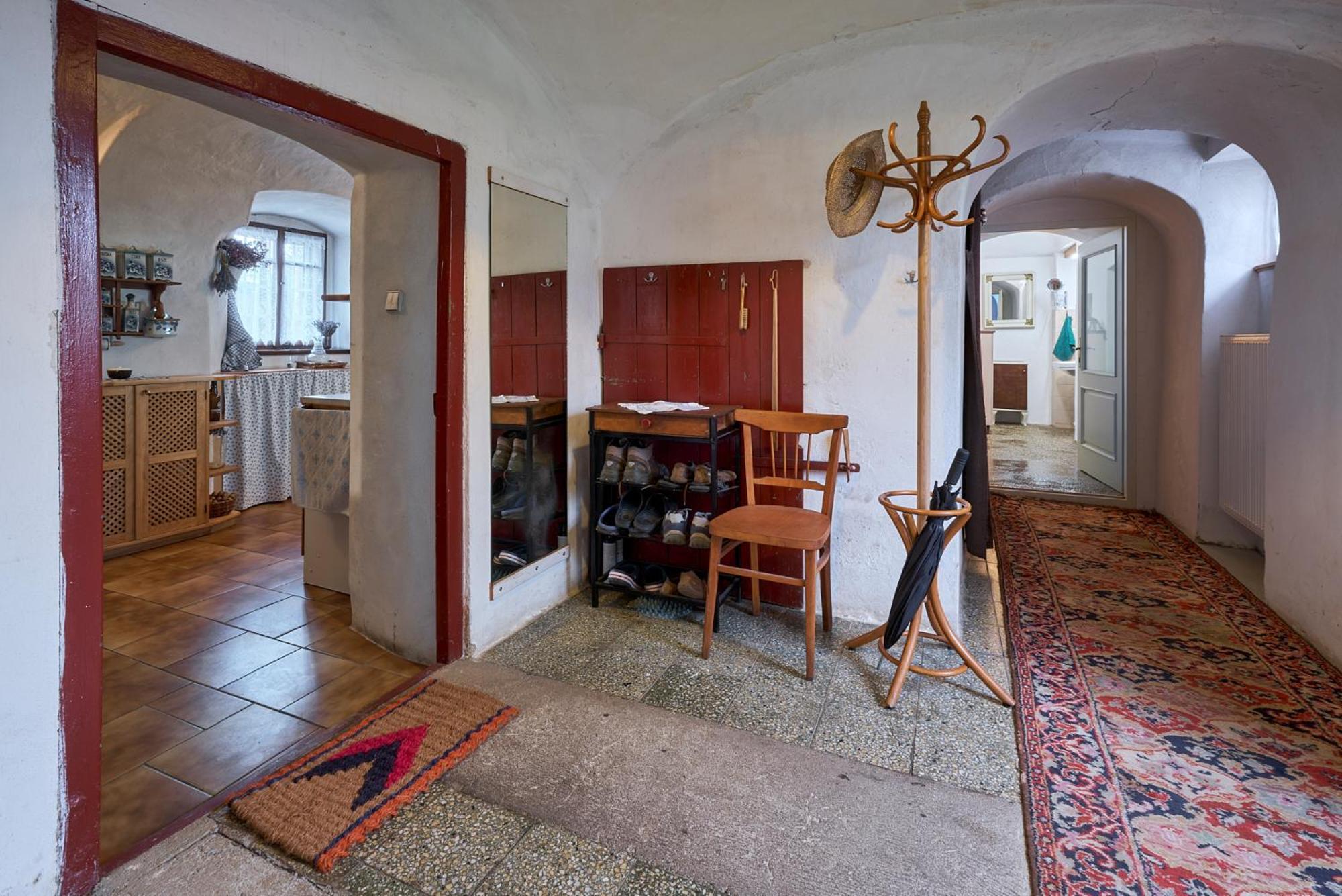 V Jesenicke Tovarne Apartment *