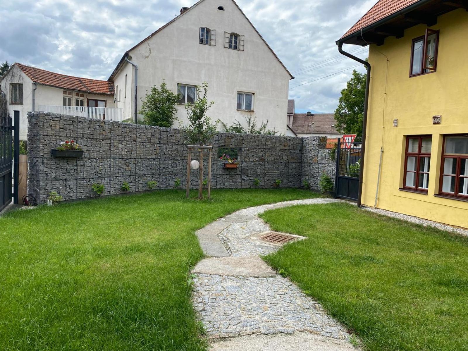 V Jesenicke Tovarne Apartment *